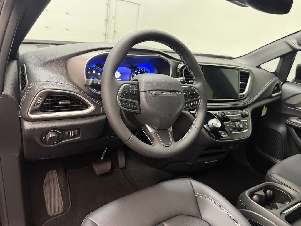 New 2027 Chrysler Pacifica SELECT AWD Passenger Van