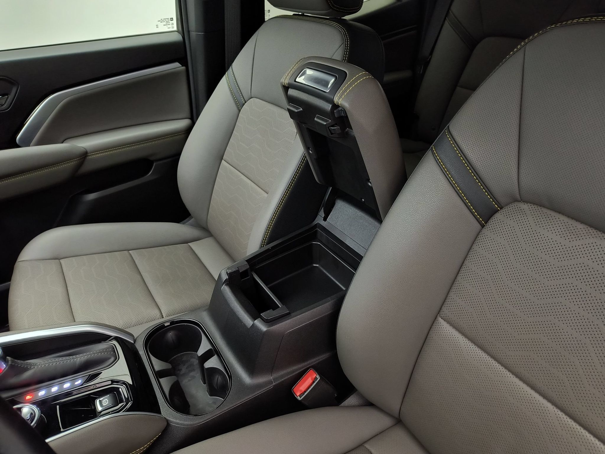 2024 Chevrolet Colorado ZR2 - Photo 28