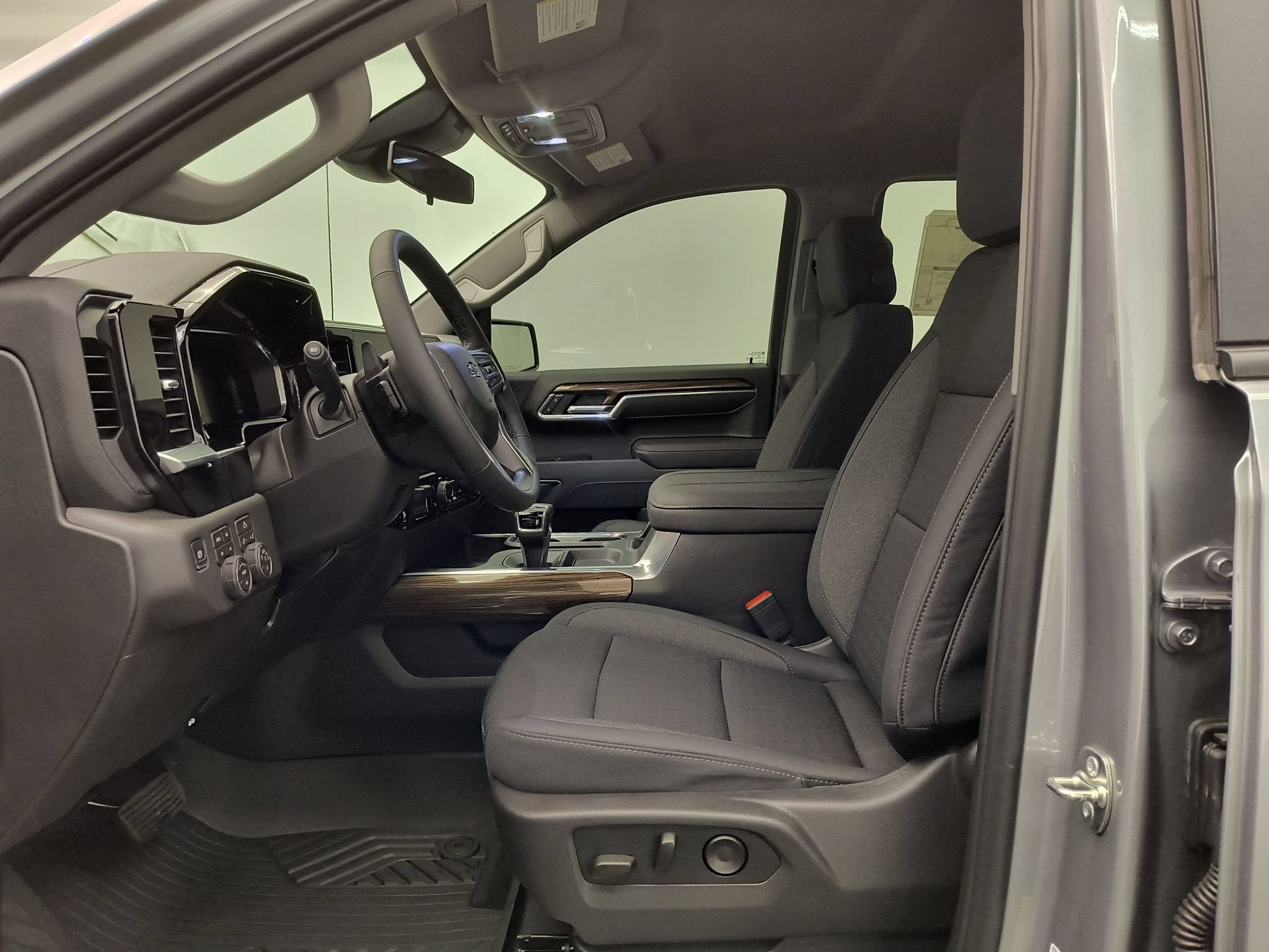 2026 Chevrolet Silverado 1500 LT Trail Boss - Photo 5