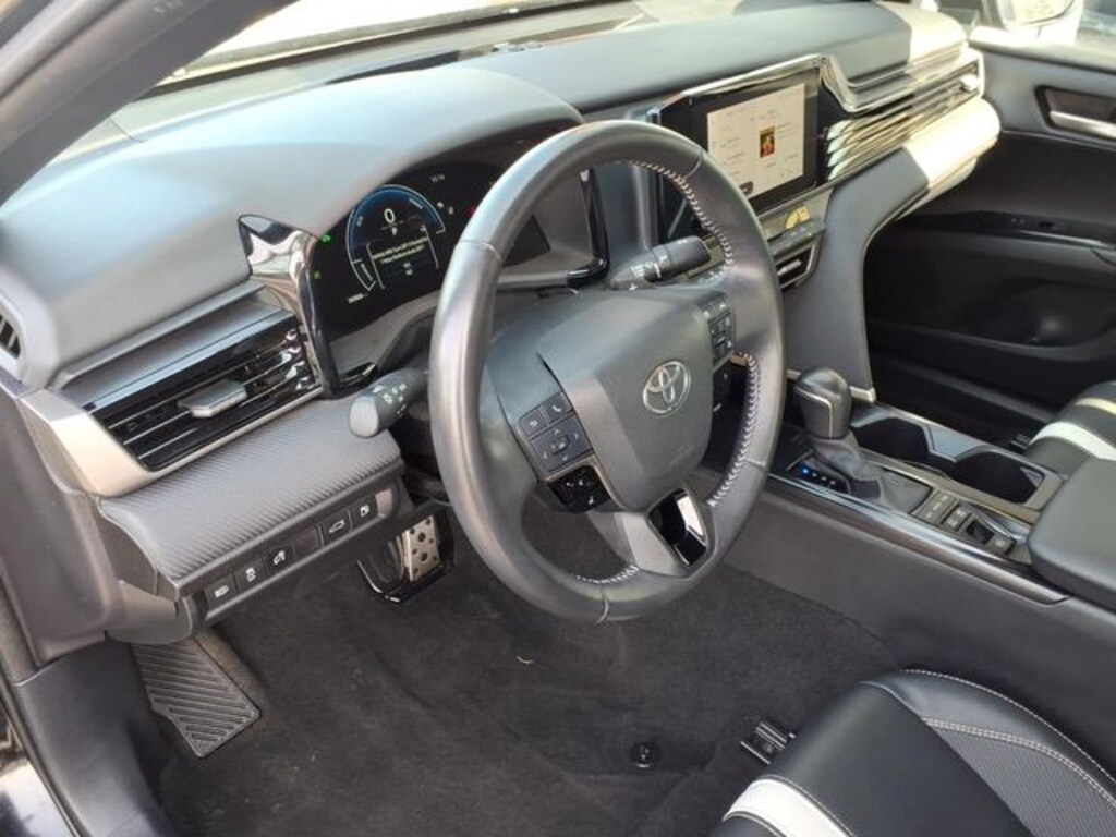 Used 2025 Toyota Camry SE Sedan