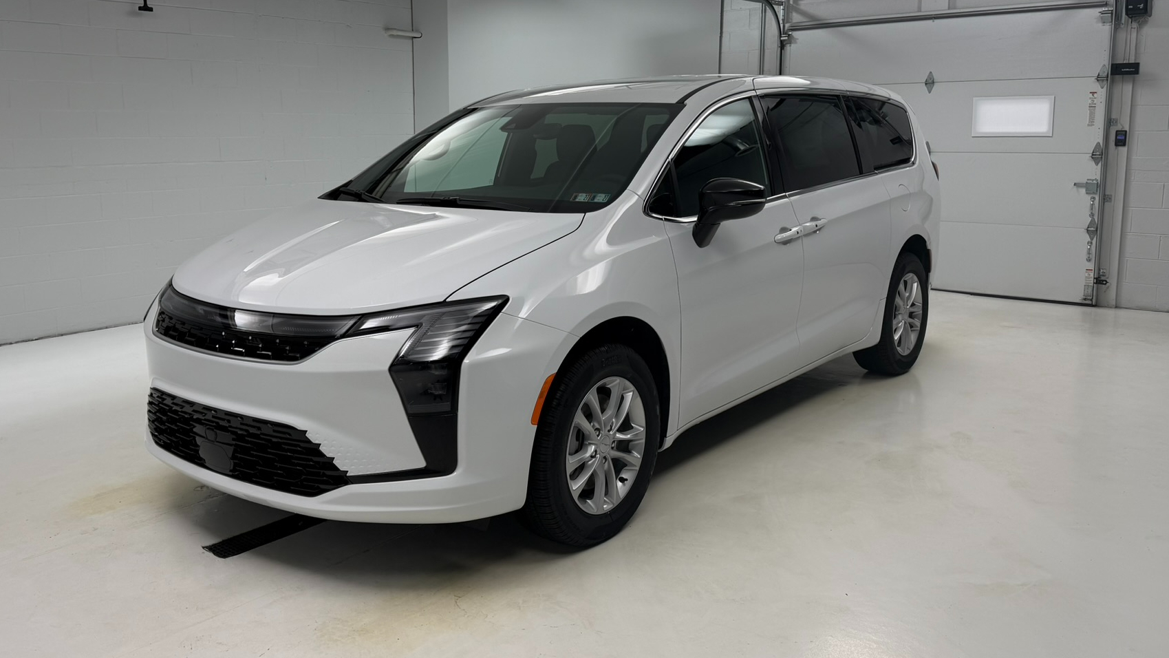2027 Chrysler Pacifica SELECT AWD Passenger Van