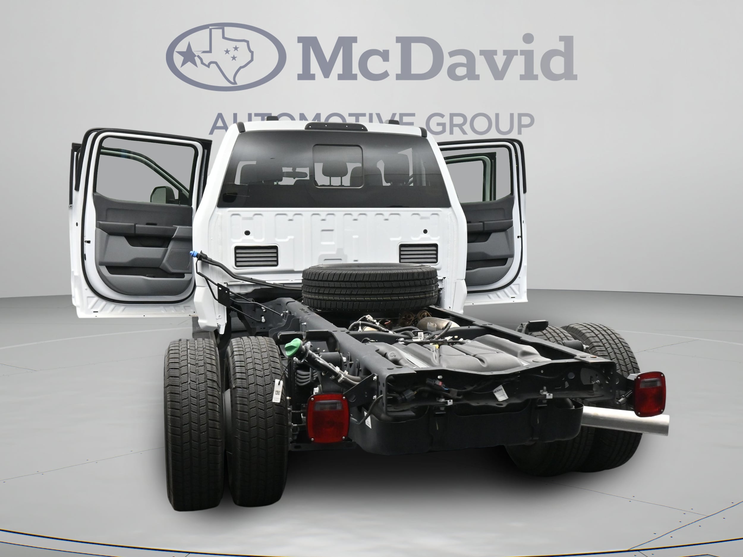 2026 Ford F-350 Super Duty Chassis Cab XL - Photo 29