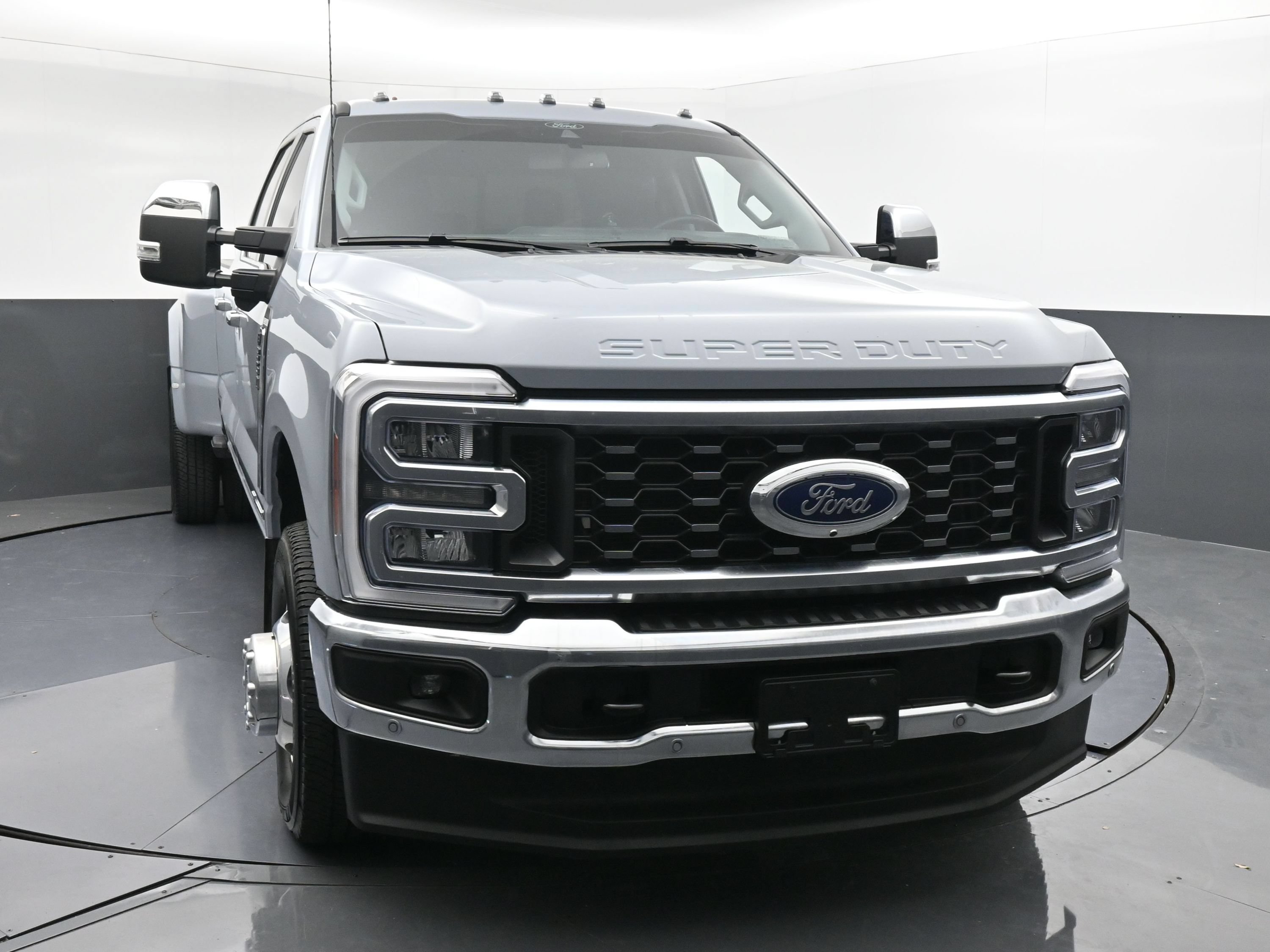 Used 2025 Ford F-350 LARIAT Truck Crew Cab