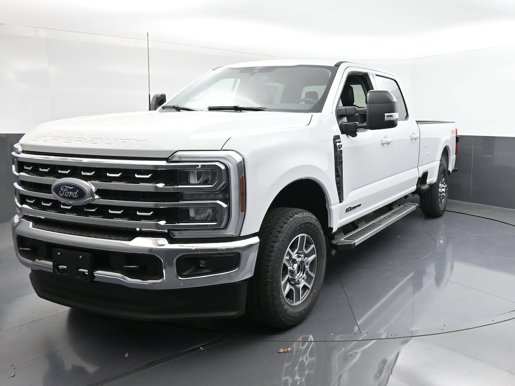 New 2026 Ford F-350 LARIAT Truck Crew Cab