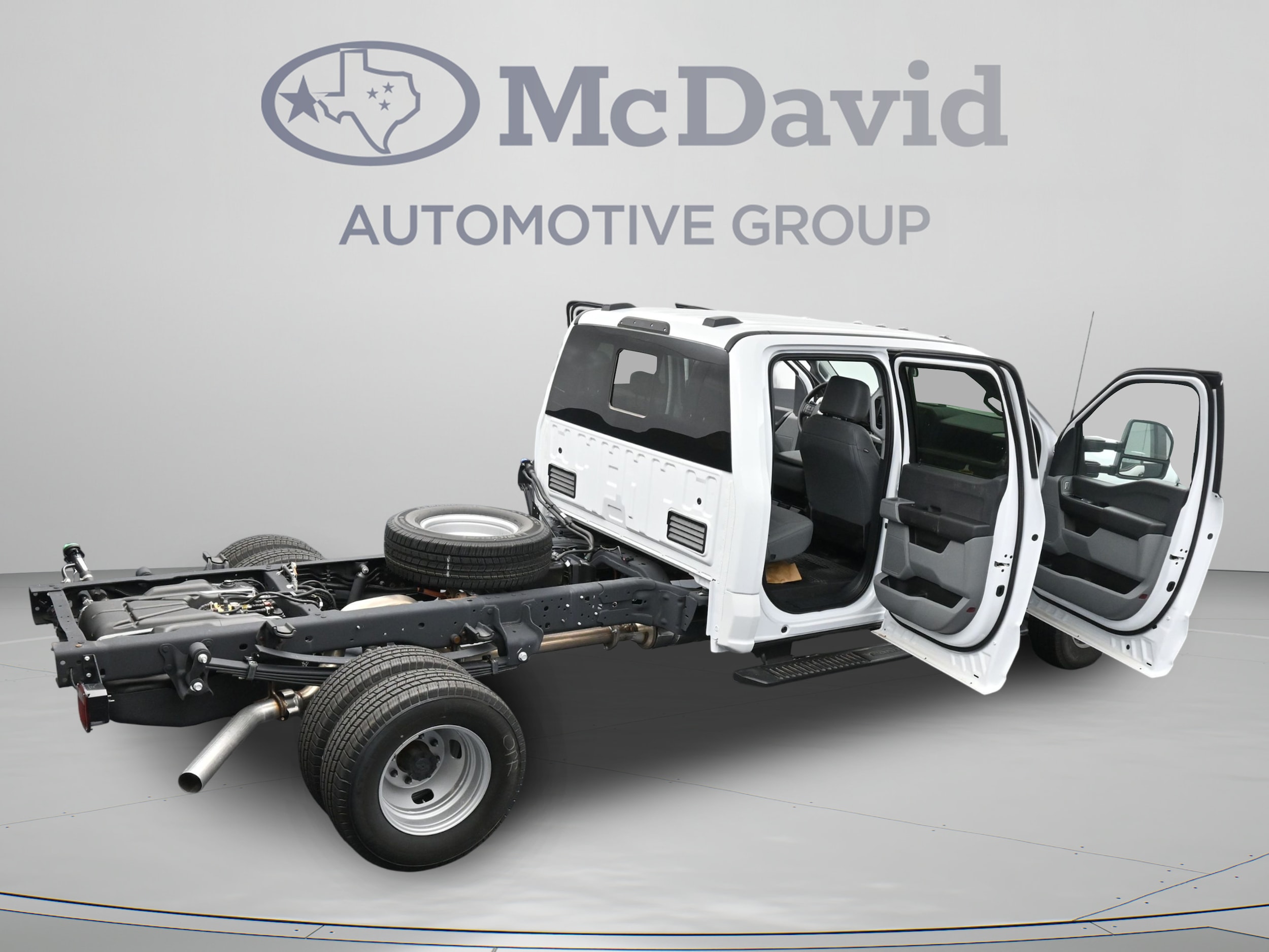 2026 Ford F-350 Super Duty Chassis Cab XL - Photo 31