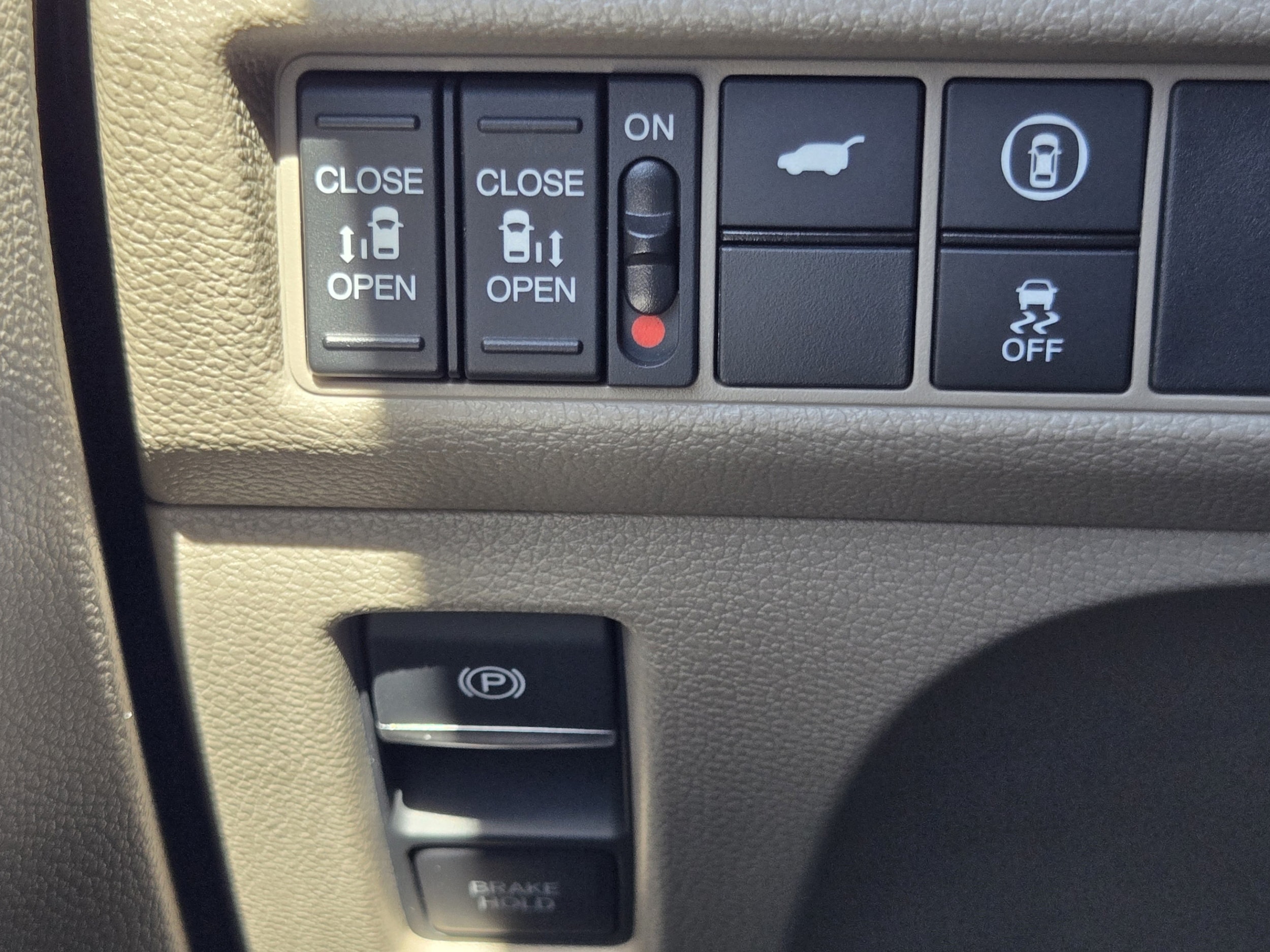 2024 Honda Odyssey EX-L - Photo 18