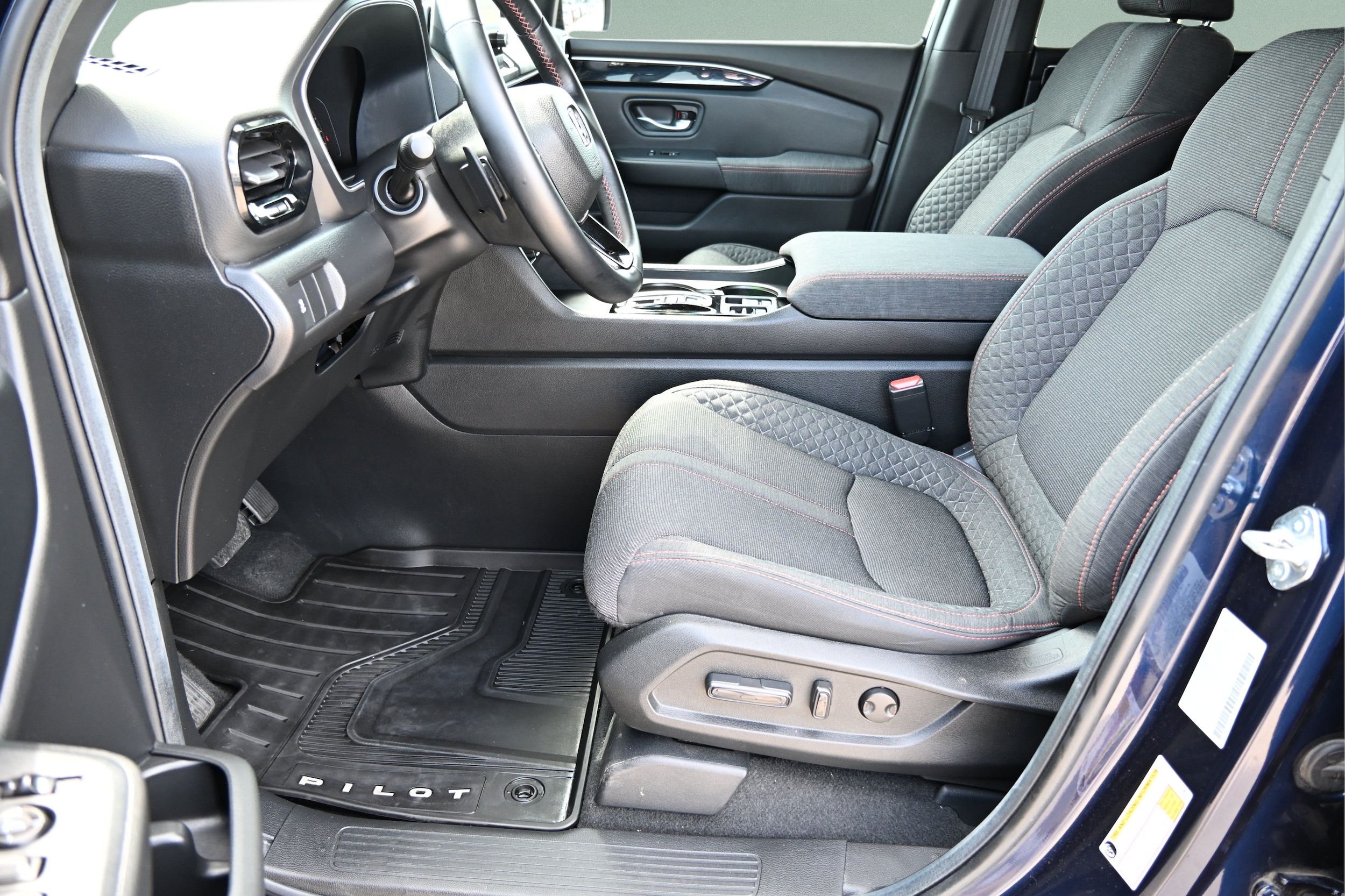 2025 Honda Pilot Sport - Photo 18