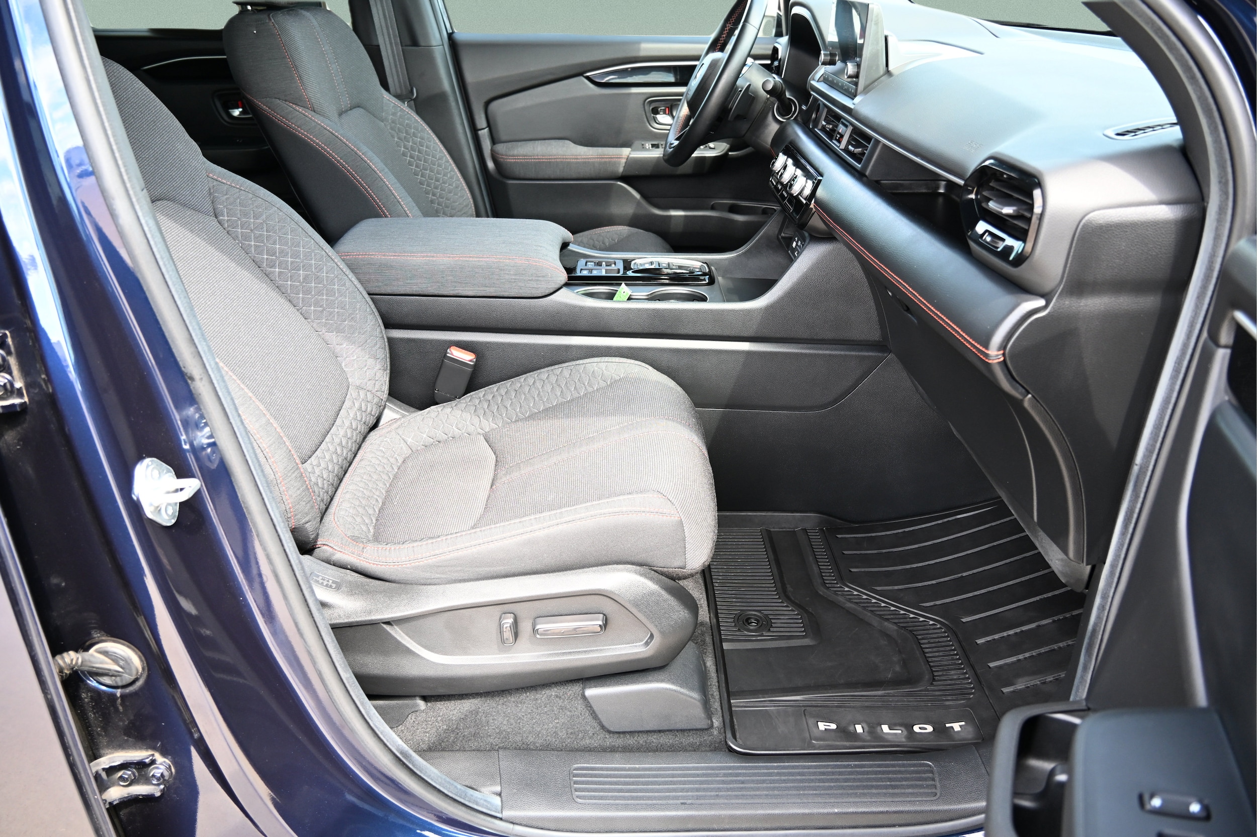 2025 Honda Pilot Sport - Photo 14