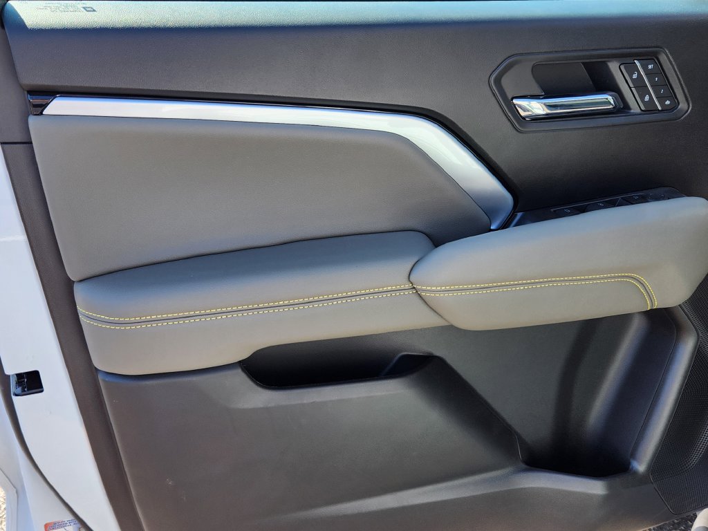 2025 Chevrolet Colorado ZR2 - Photo 8