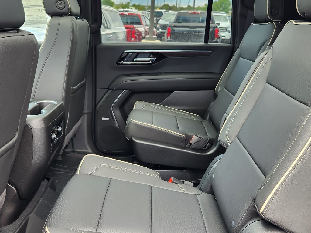 2026 Chevrolet Suburban Premier - Photo 10