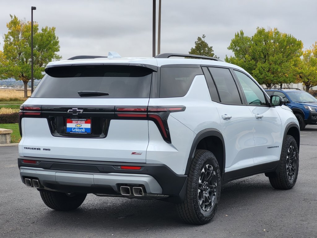 2027 Chevrolet Traverse Z71 - Photo 8