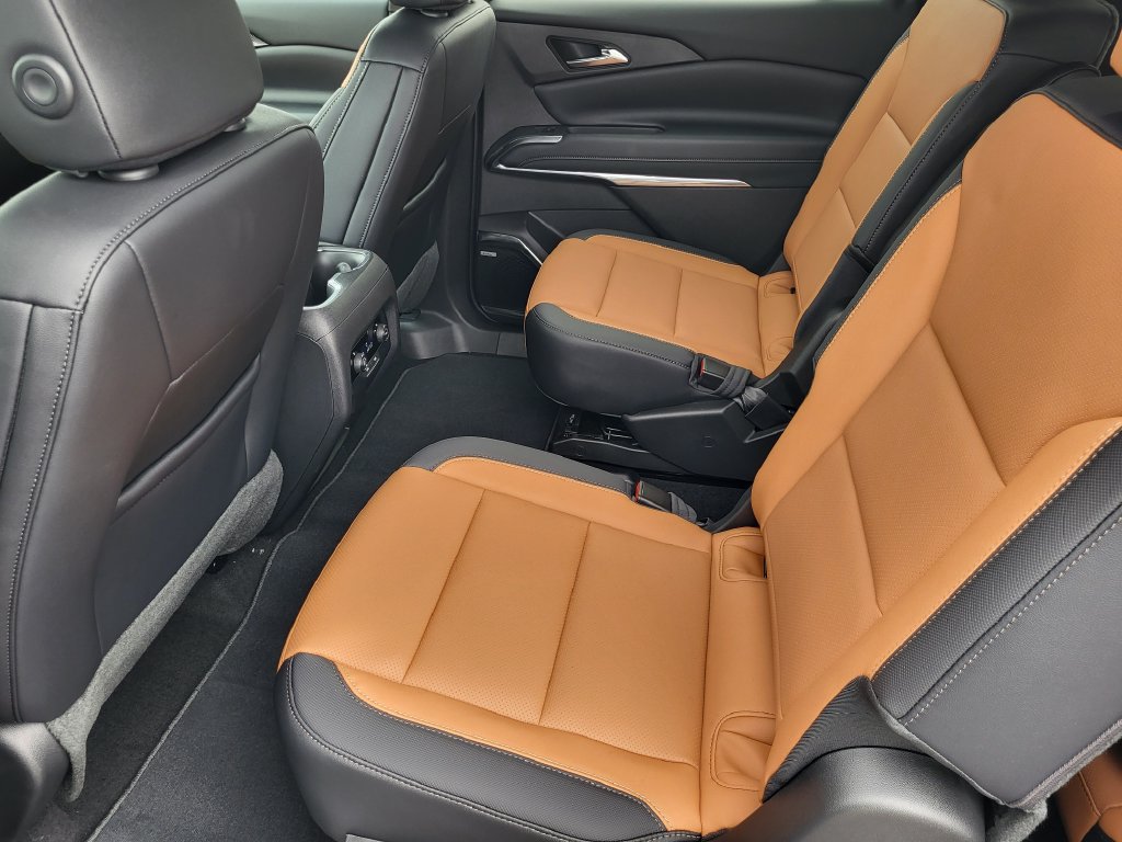 2027 Chevrolet Traverse Z71 - Photo 11