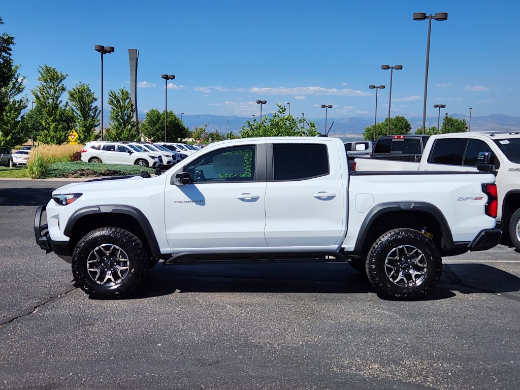 2025 Chevrolet Colorado ZR2 - Photo 2