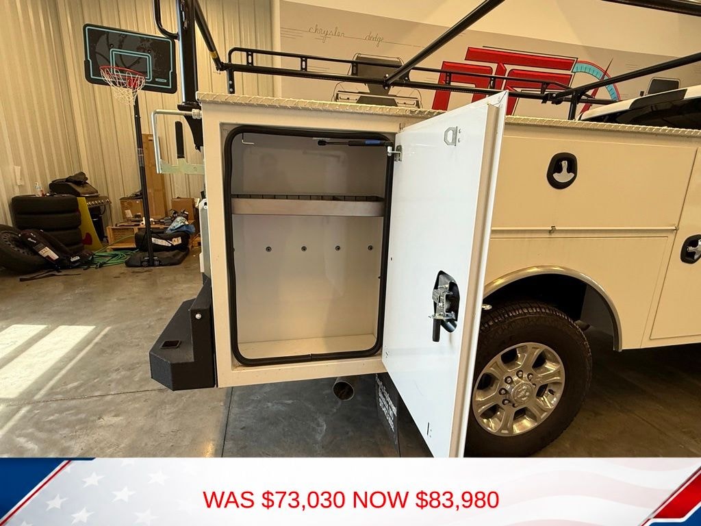 New 2026 Ram 3500 Chassis Cab TRADESMAN CREW 4X4 60' CA Pickup