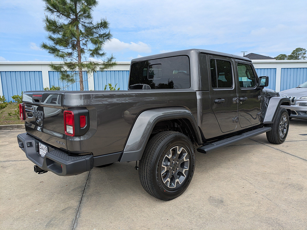 New 2026 Jeep Gladiator SAHARA 4X4 Pickup