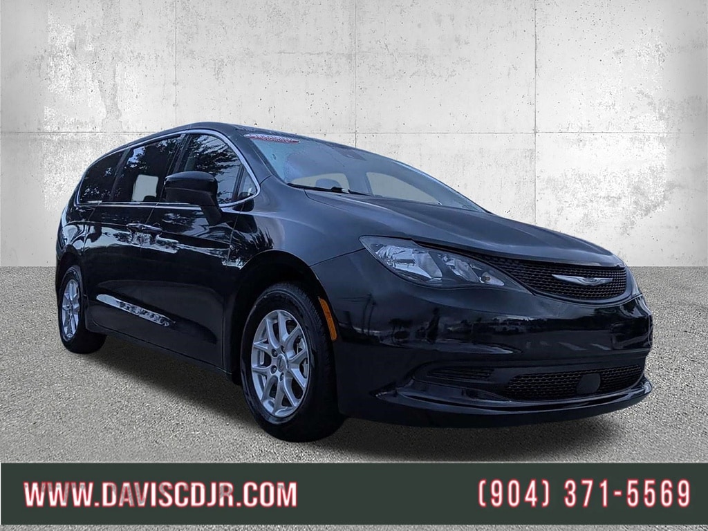 2023 Chrysler Voyager