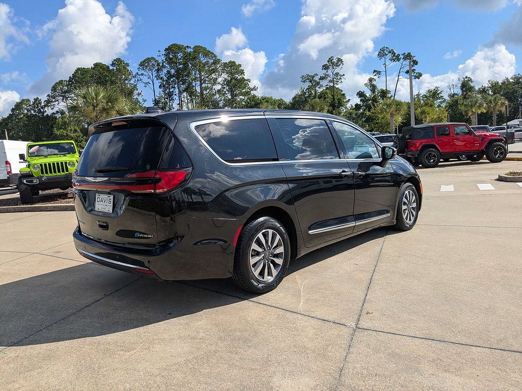 Certified 2023 Chrysler Pacifica Limited Minivan/Van