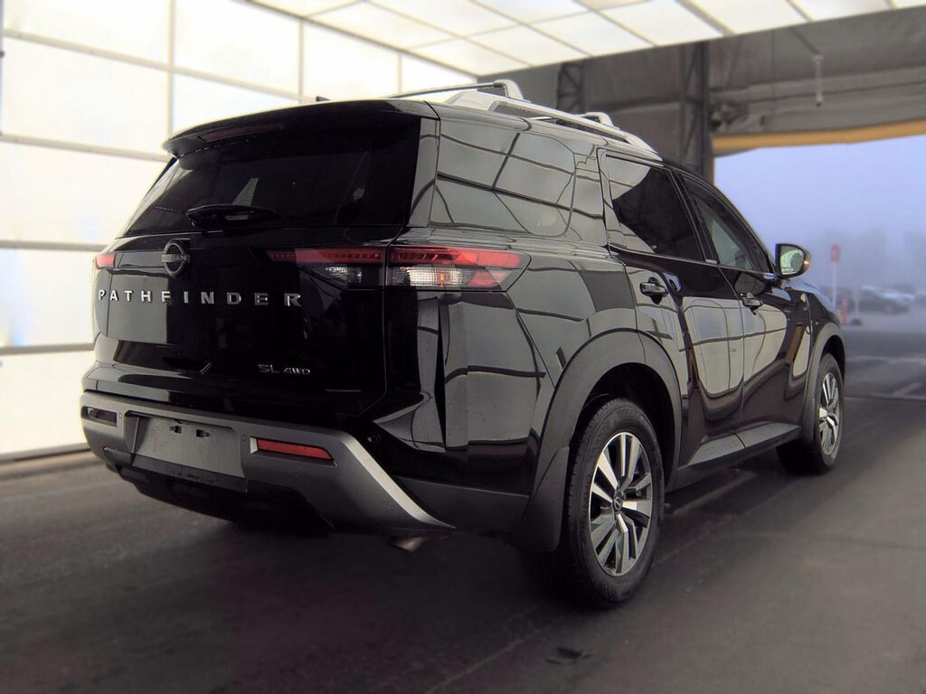Used 2024 Nissan Pathfinder SL