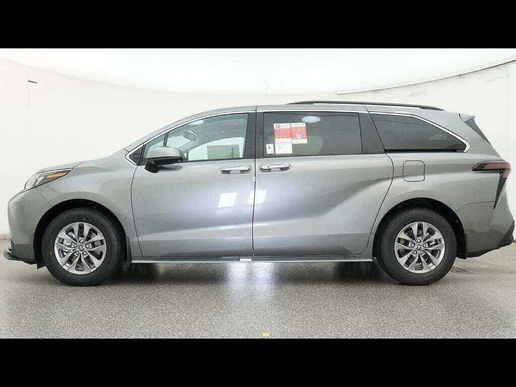 New 2026 Toyota Sienna XLE Van Passenger Van