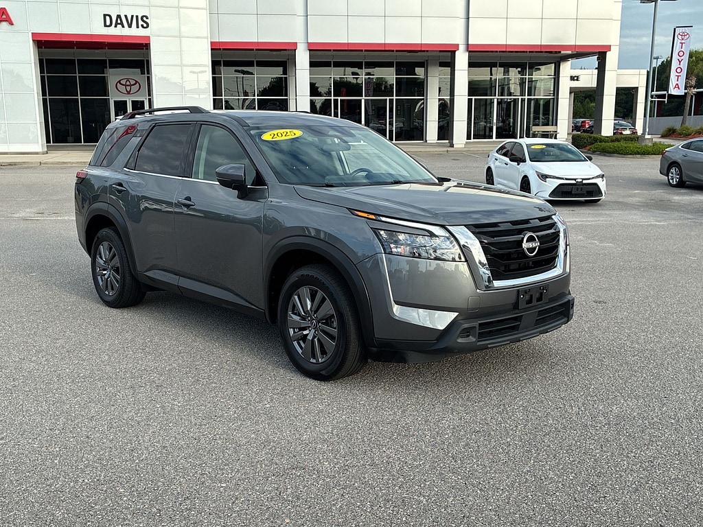 Used 2025 Nissan Pathfinder SUV