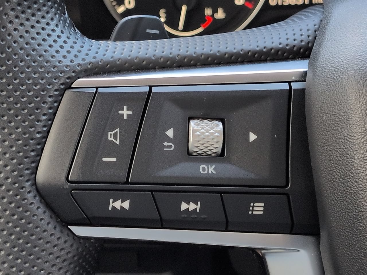 2025 Mitsubishi Outlander SE - Photo 25