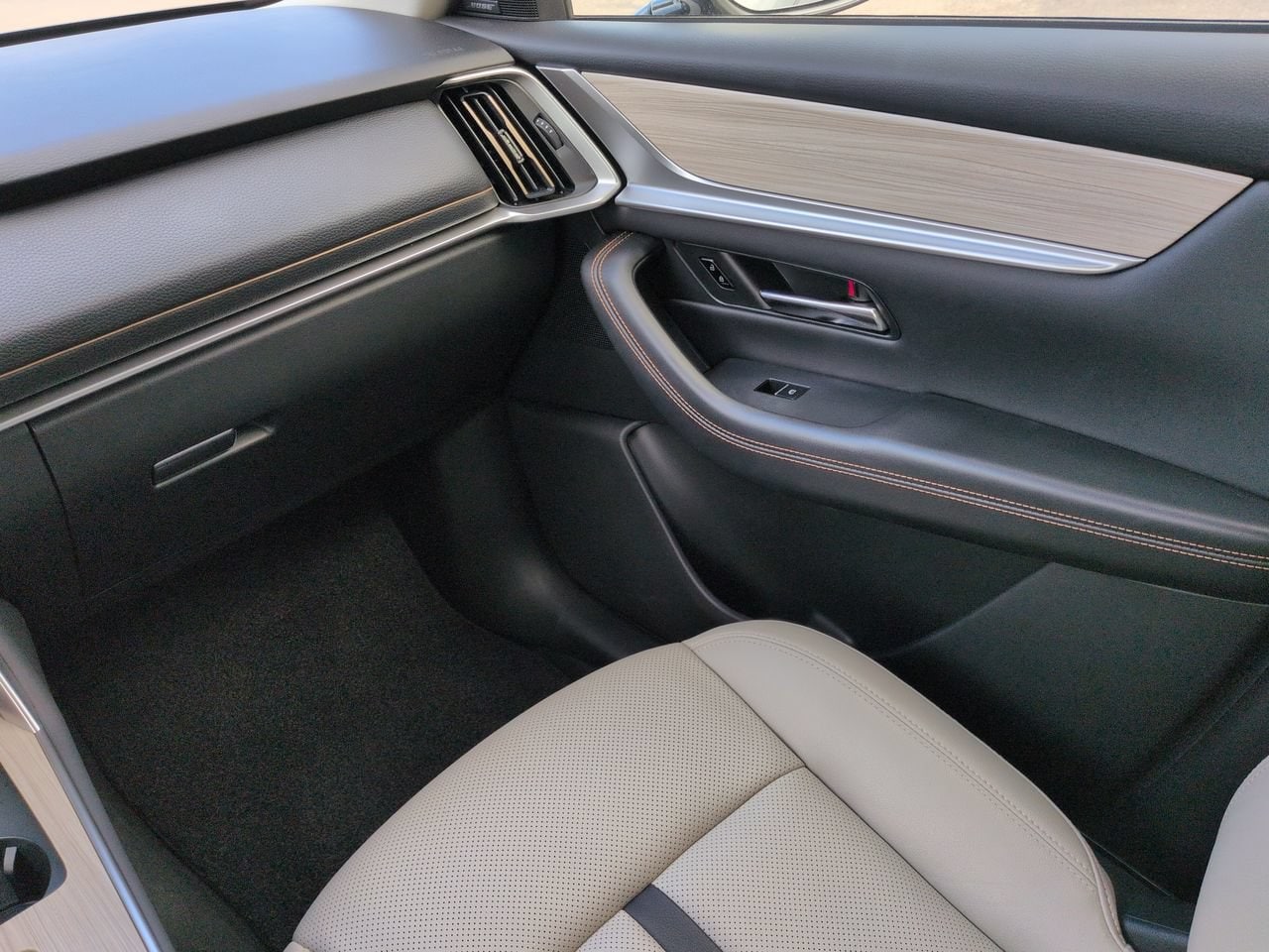 2025 Mazda CX-70 Premium Package - Photo 17