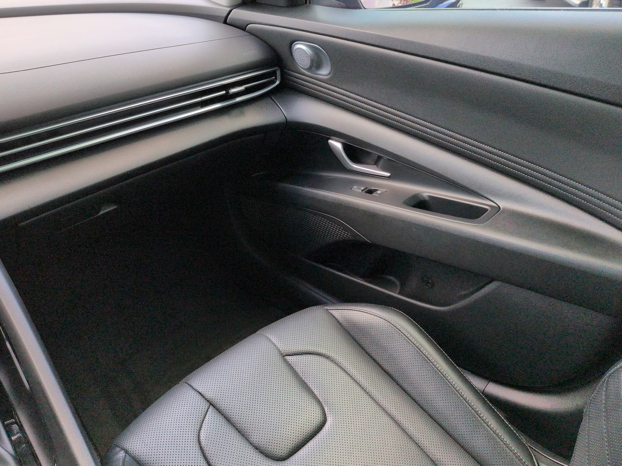 2021 Hyundai Elantra Limited - Photo 16