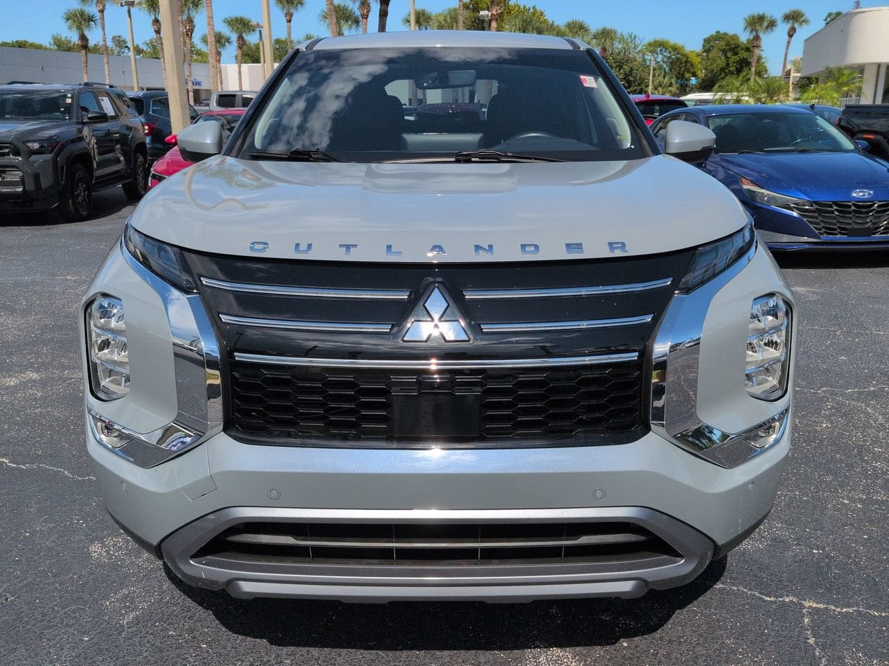 2025 Mitsubishi Outlander SE - Photo 9