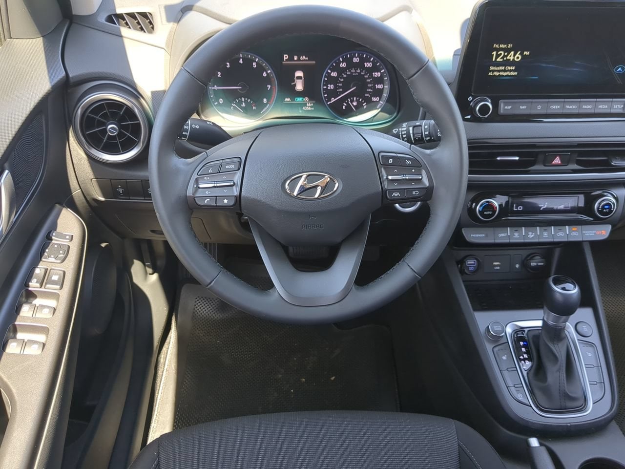 2023 Hyundai Kona SEL - Photo 15