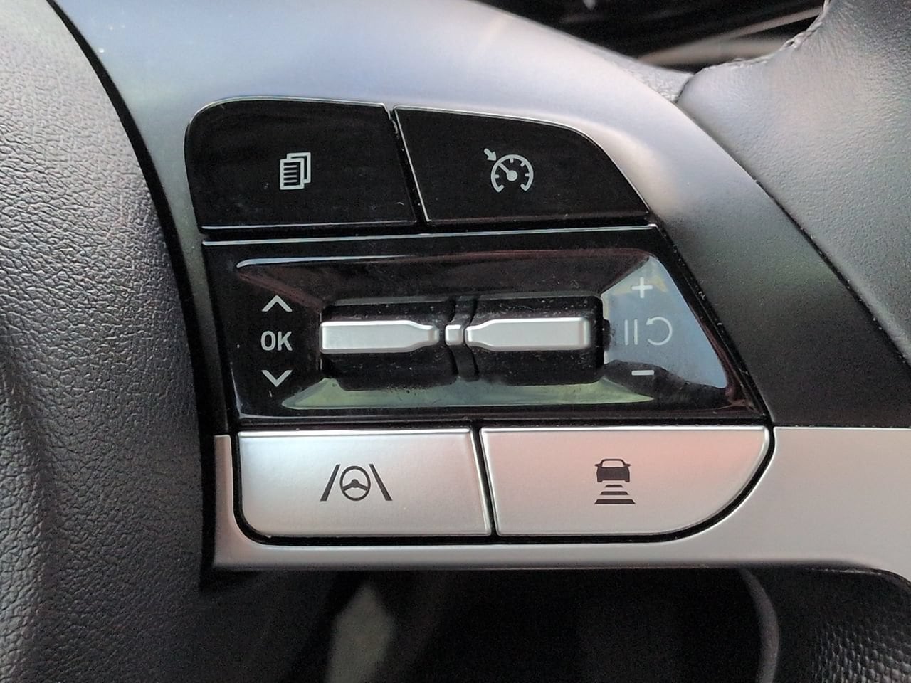 2021 Hyundai Elantra Limited - Photo 26