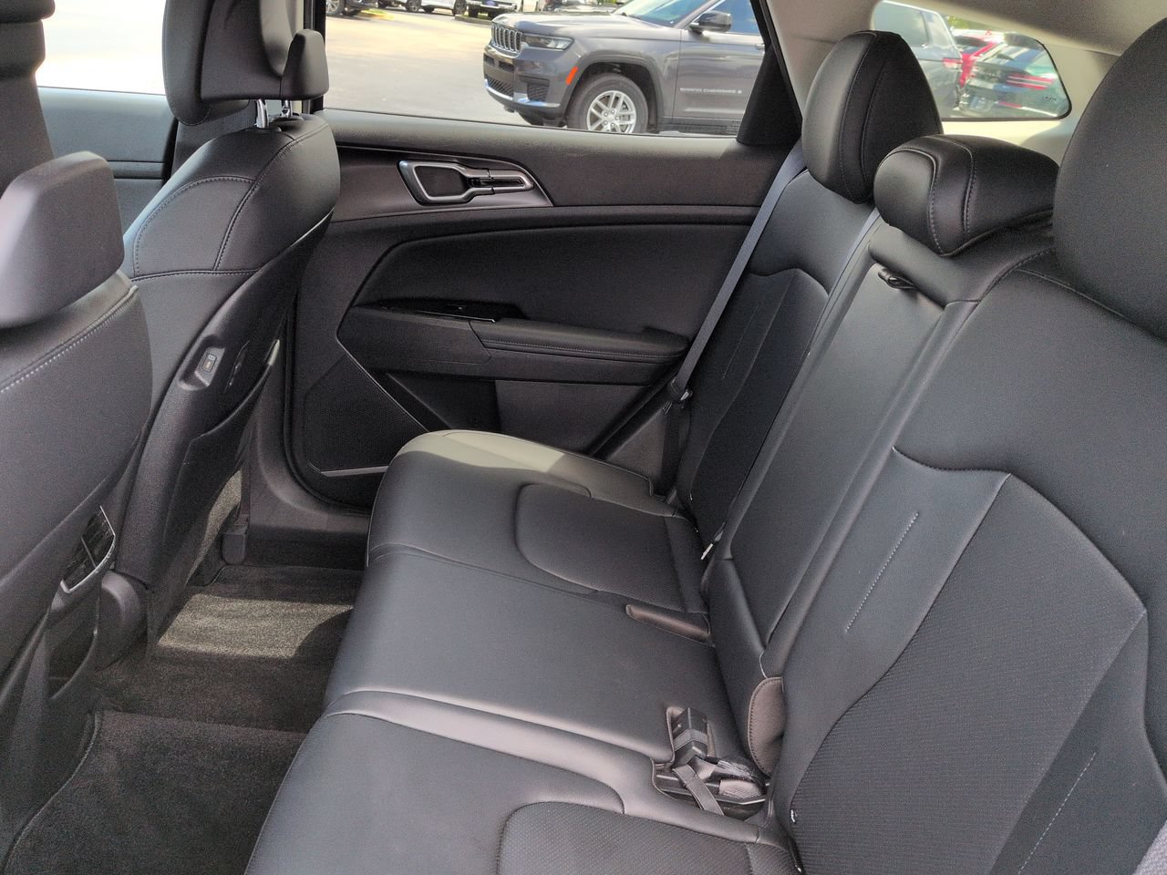 2023 Kia Sportage EX - Photo 14