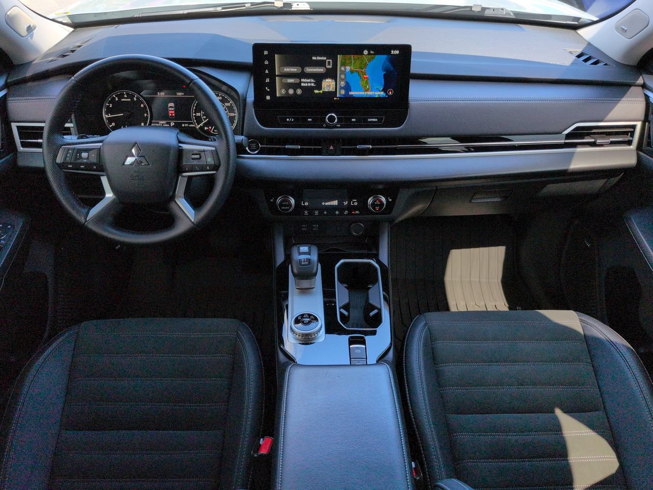 2025 Mitsubishi Outlander SE - Photo 15