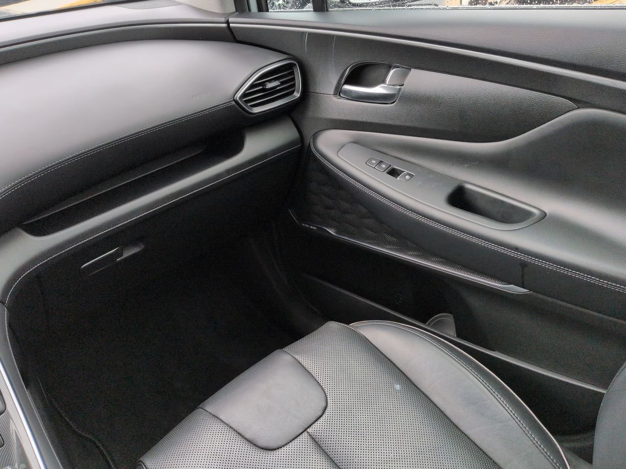 2022 Hyundai Santa Fe Limited - Photo 17