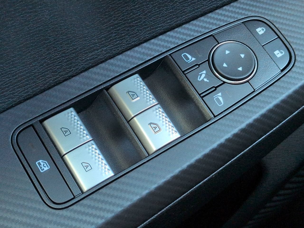 2025 Mitsubishi Outlander SE - Photo 24