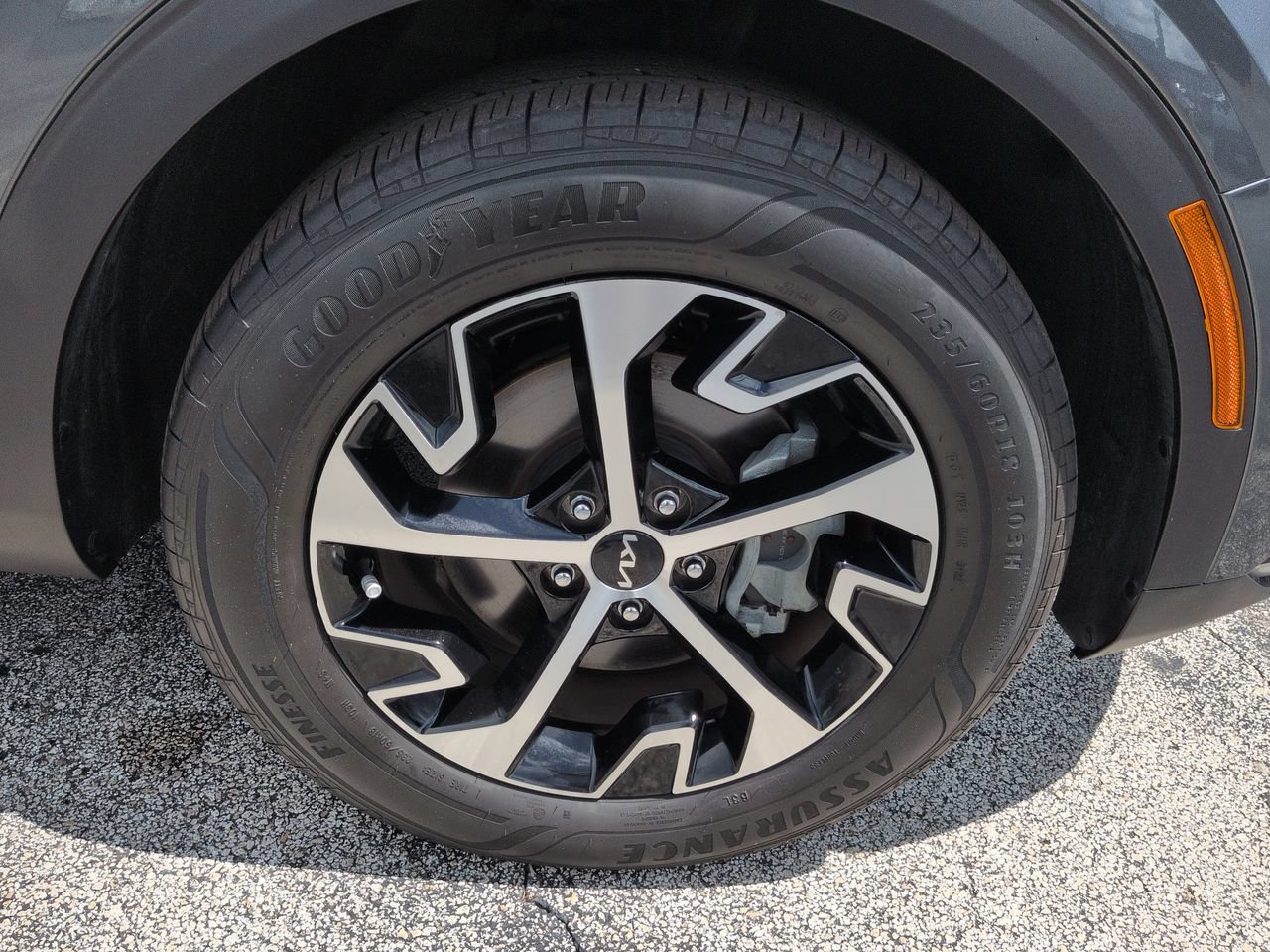 2023 Kia Sportage EX - Photo 11