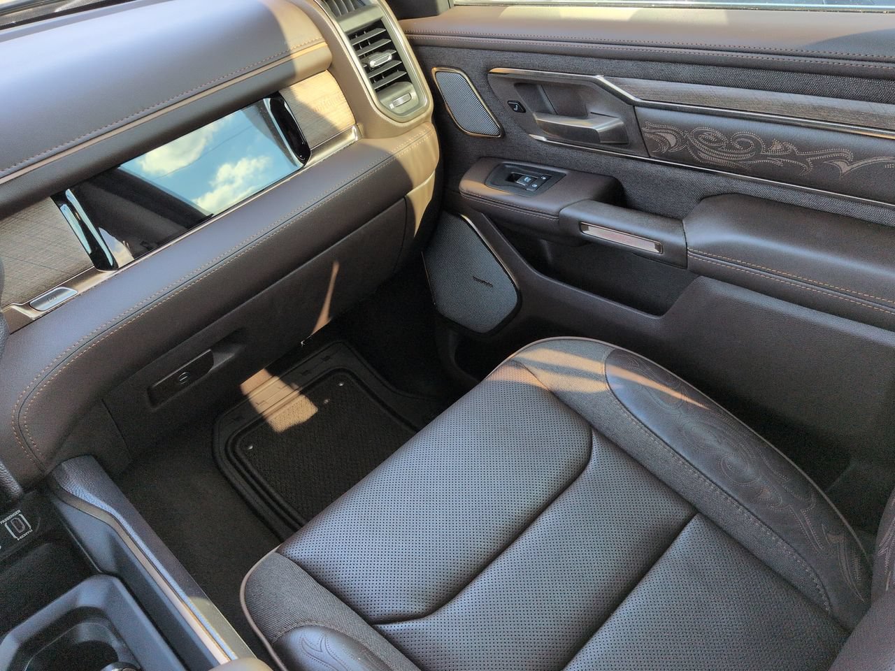 2025 RAM Ram 1500 Pickup Limited Longhorn - Photo 17