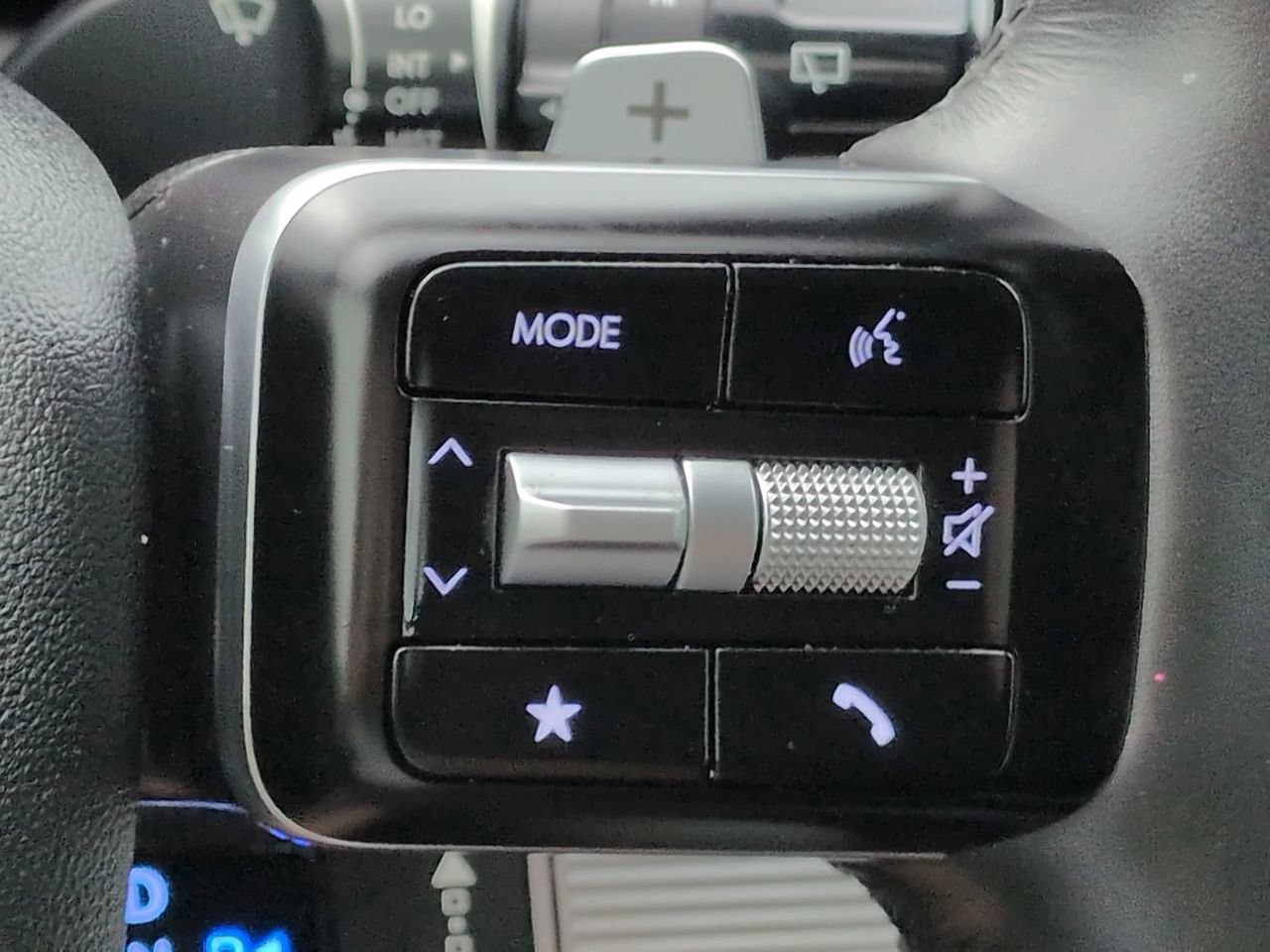 2025 Hyundai Santa Fe SE - Photo 23