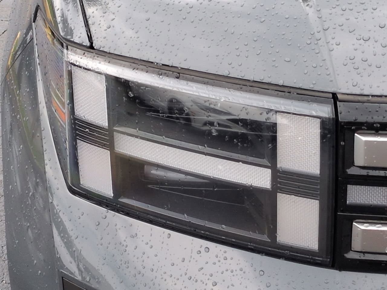 2025 Hyundai Santa Fe SE - Photo 9