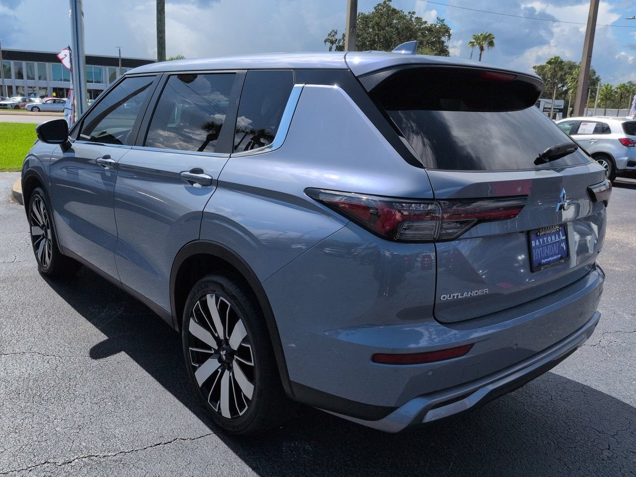 2025 Mitsubishi Outlander SE - Photo 6