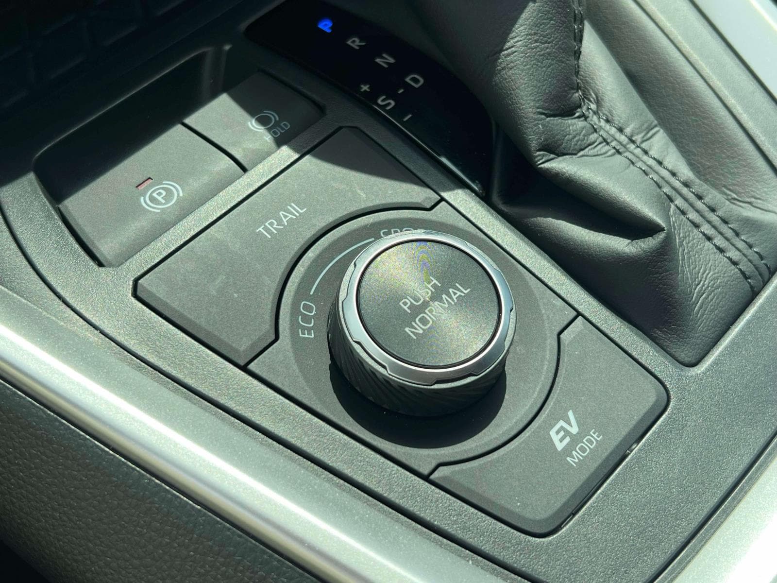 2025 Toyota RAV4 XLE Premium - Photo 14