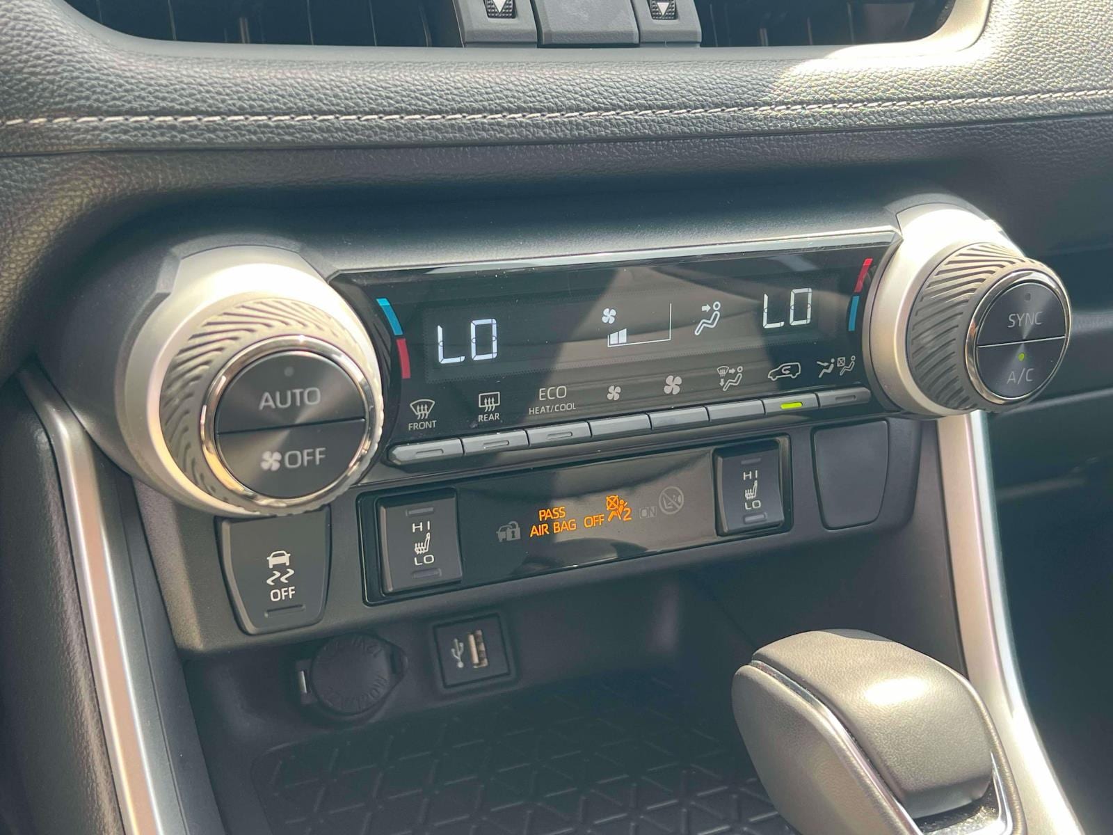 2025 Toyota RAV4 XLE Premium - Photo 16