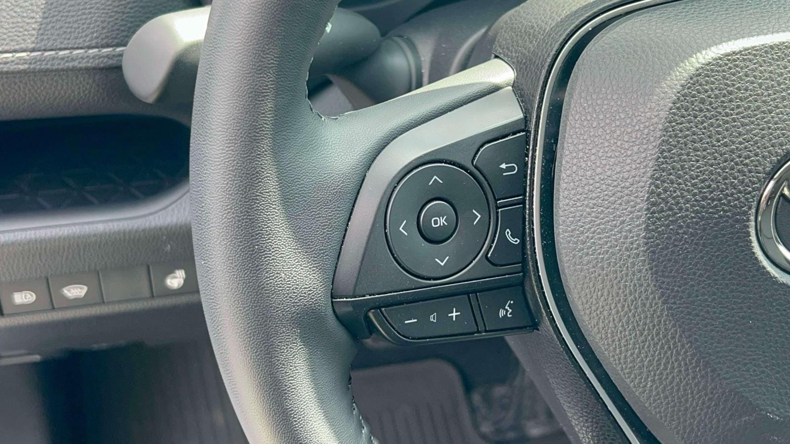 2025 Toyota RAV4 XLE Premium - Photo 25