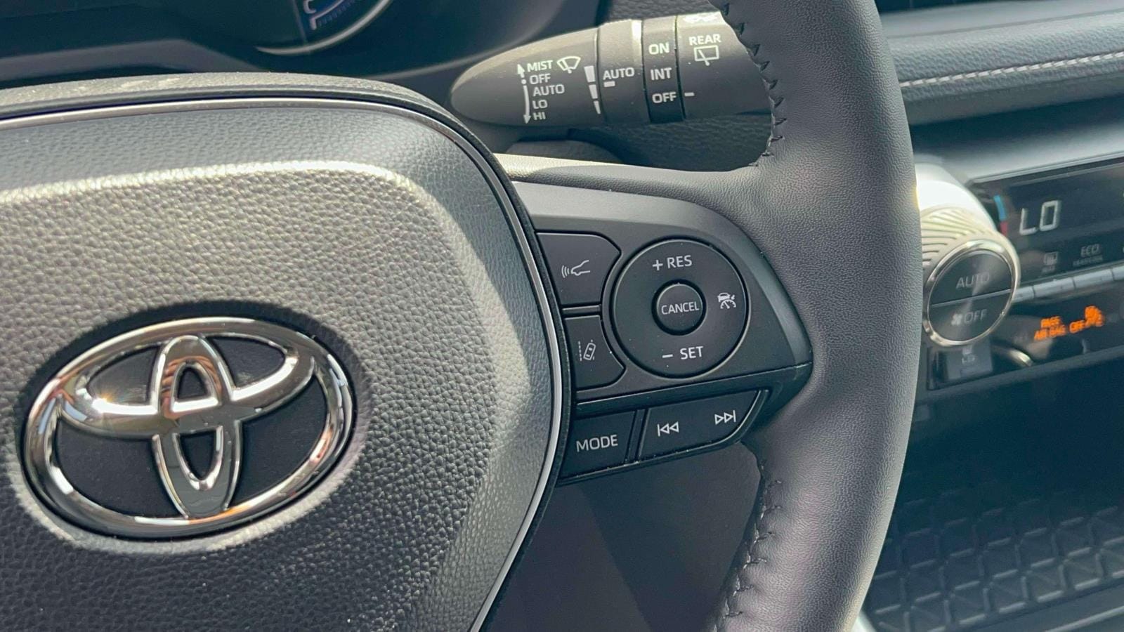 2025 Toyota RAV4 XLE Premium - Photo 24