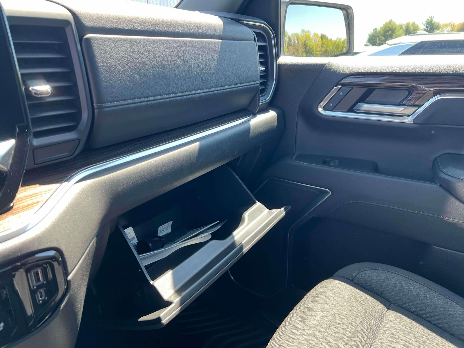 2023 Chevrolet Silverado 1500 LT - Photo 10