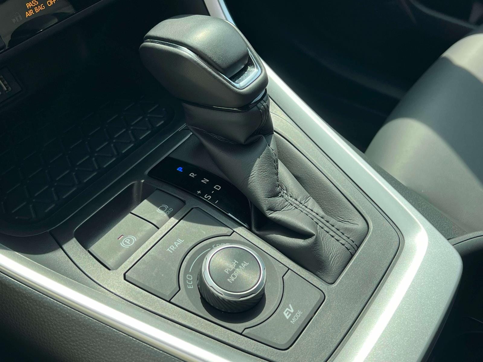2025 Toyota RAV4 XLE Premium - Photo 15