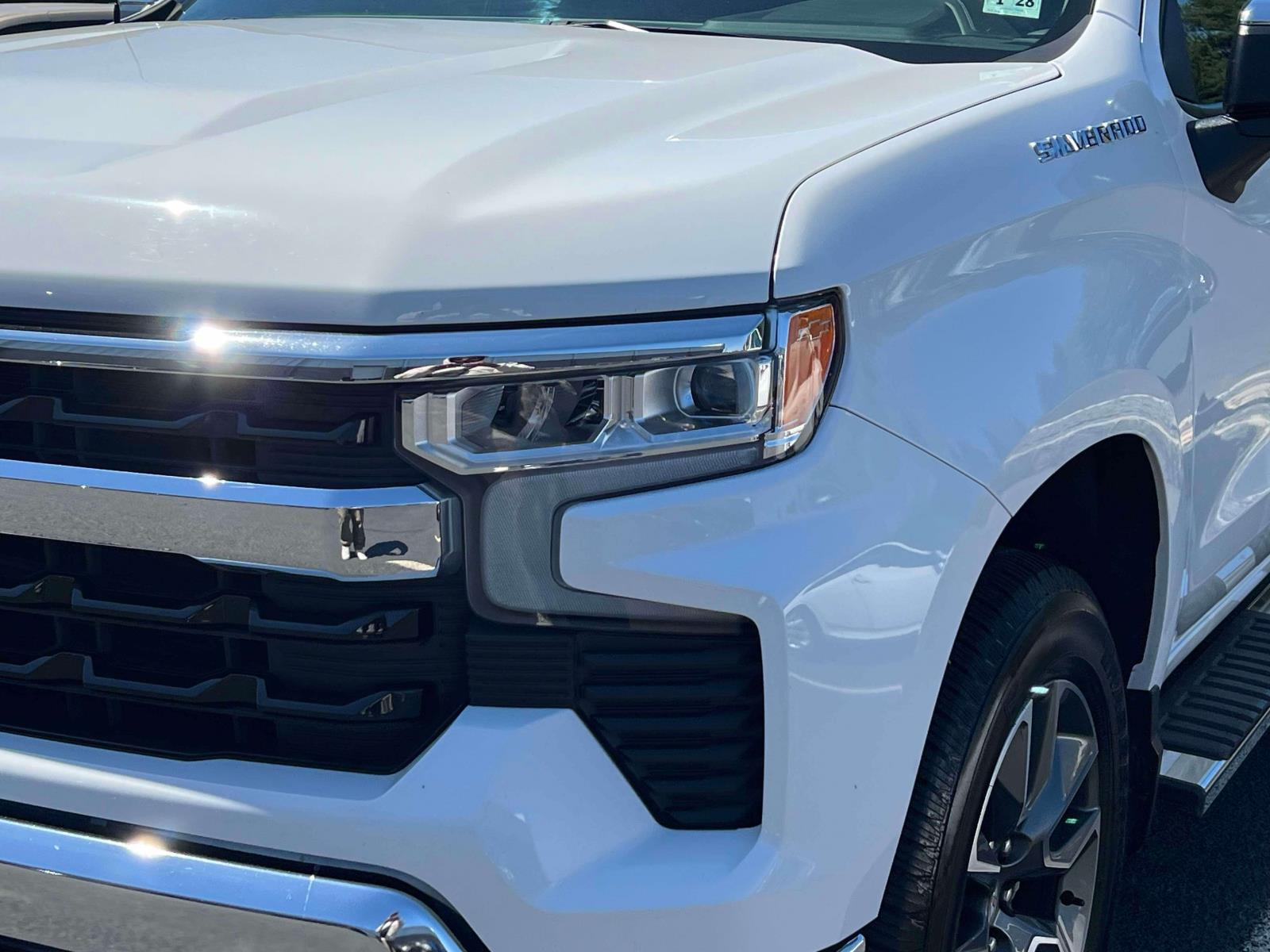 2023 Chevrolet Silverado 1500 LT - Photo 7