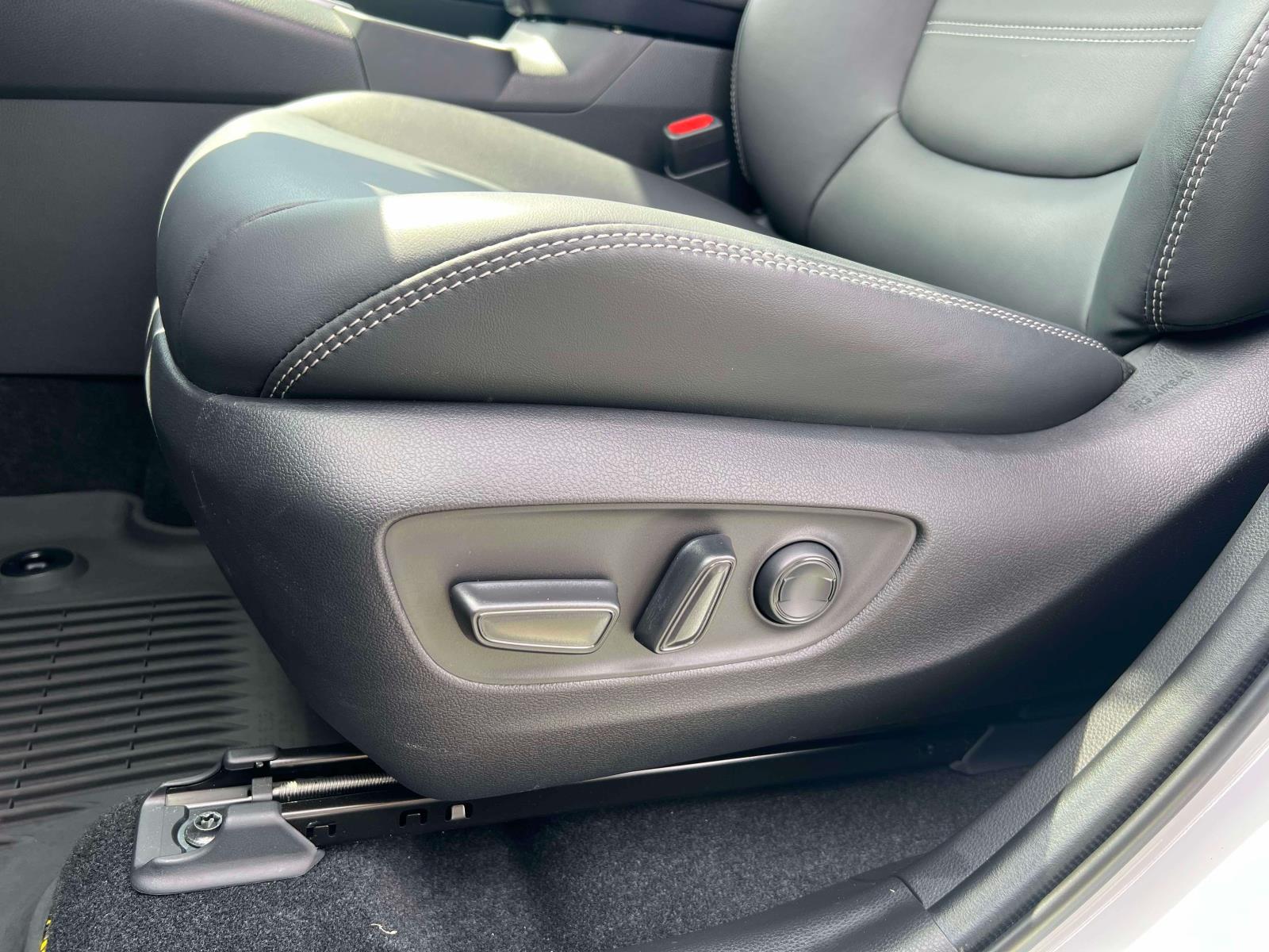 2025 Toyota RAV4 XLE Premium - Photo 23