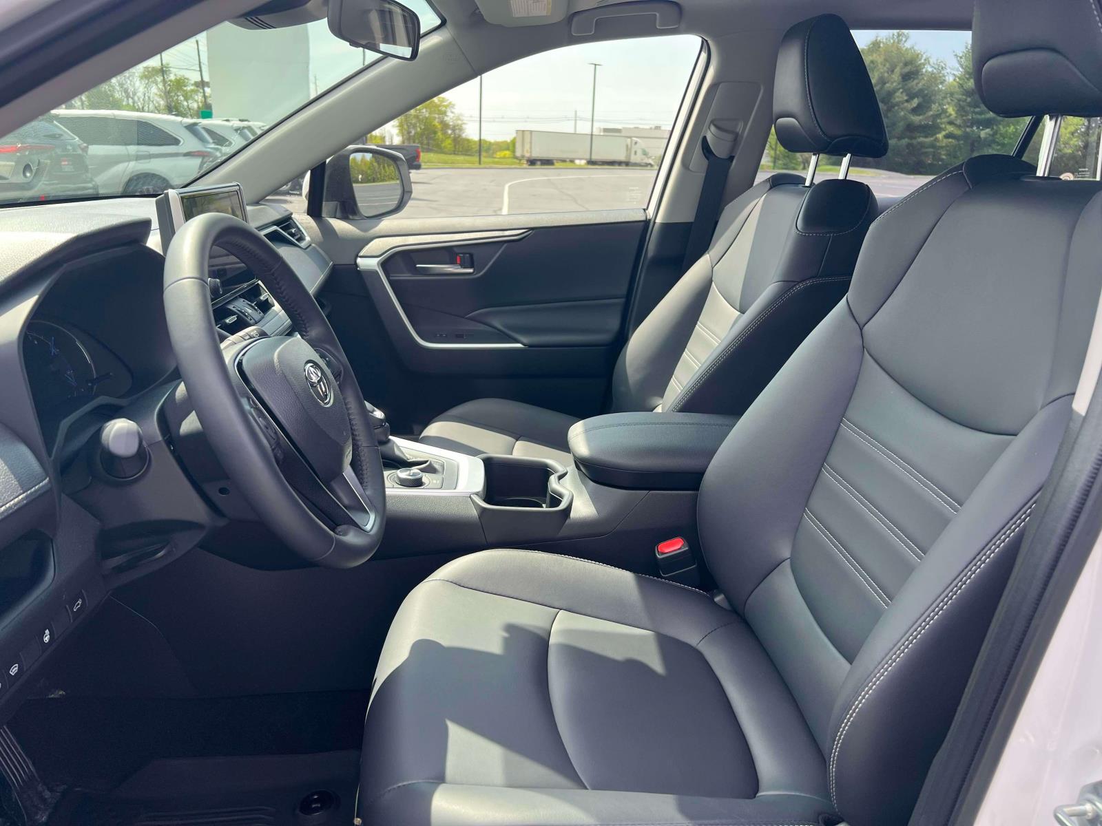 2025 Toyota RAV4 XLE Premium - Photo 28
