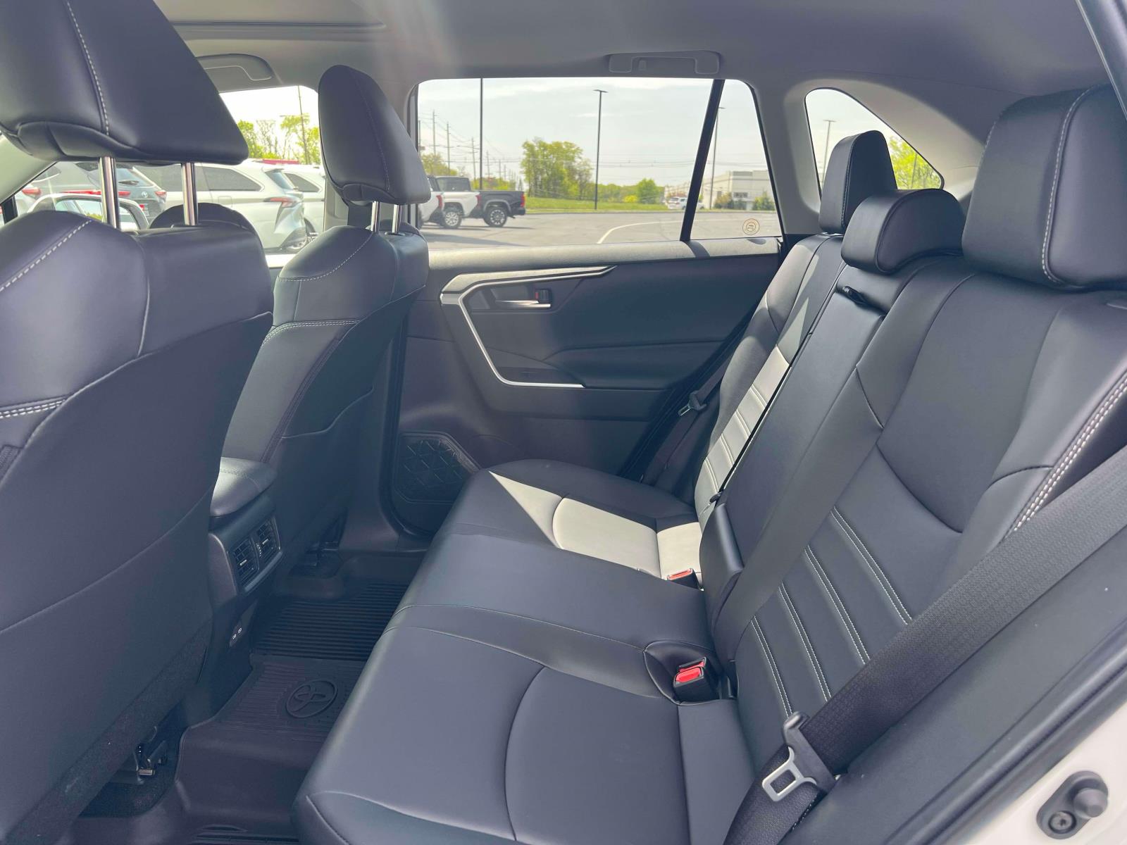 2025 Toyota RAV4 XLE Premium - Photo 31