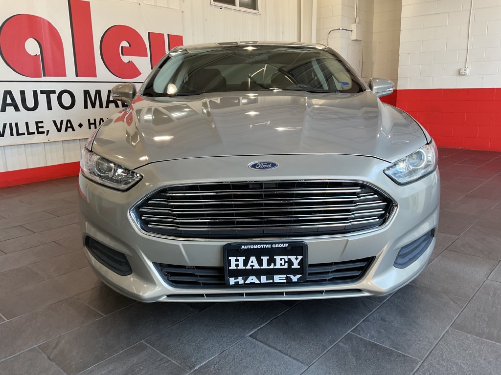 Used 2016 Ford Fusion SE Sedan